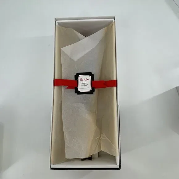 Barbie Mad Men Joan Holloway Silkstone Doll BFMC Gold Label 2010 Mattel NIB - Picture 6 of 15